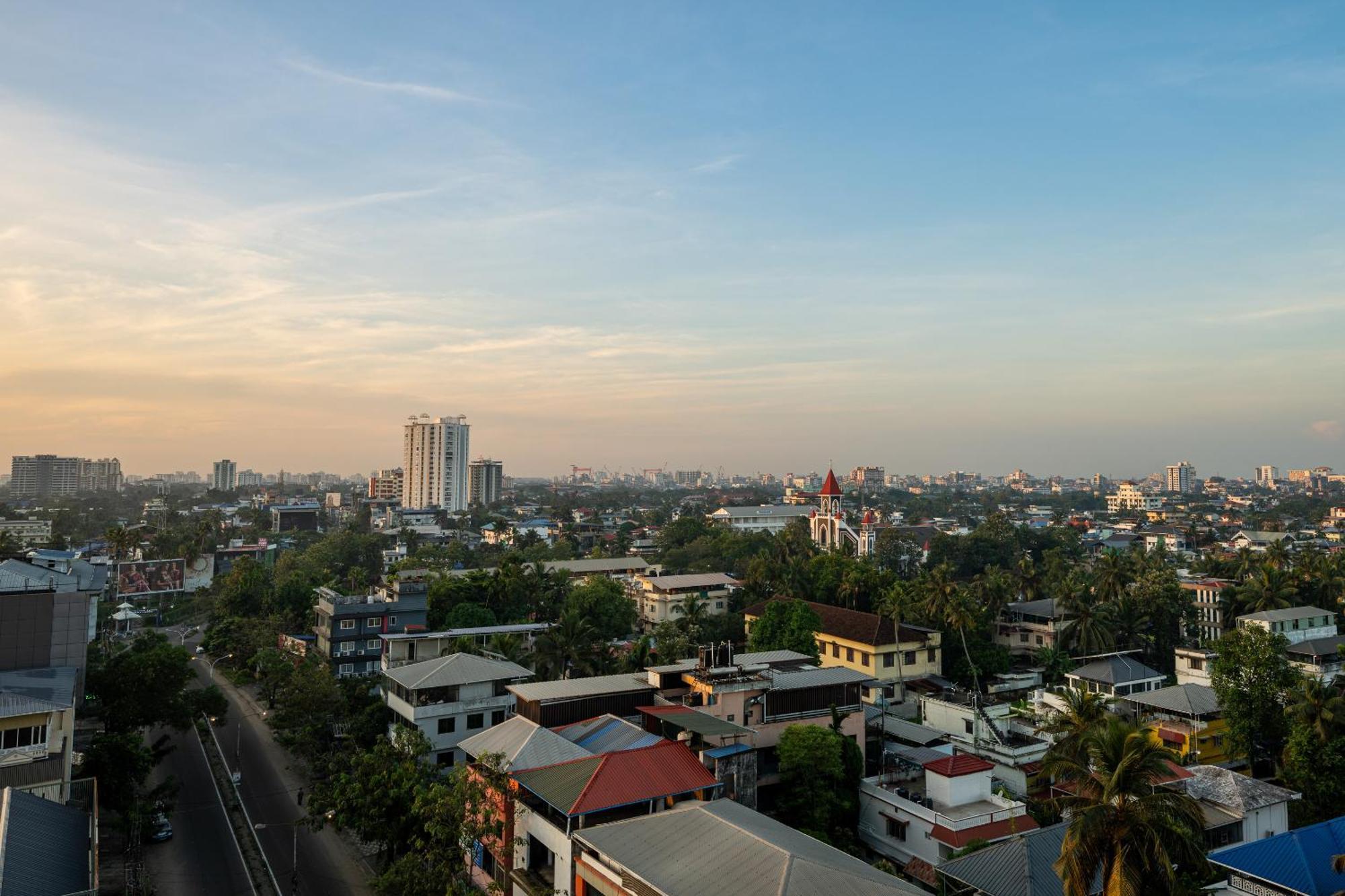 Cj Grande By Jesway Hotels & Resorts Kochi 외부 사진
