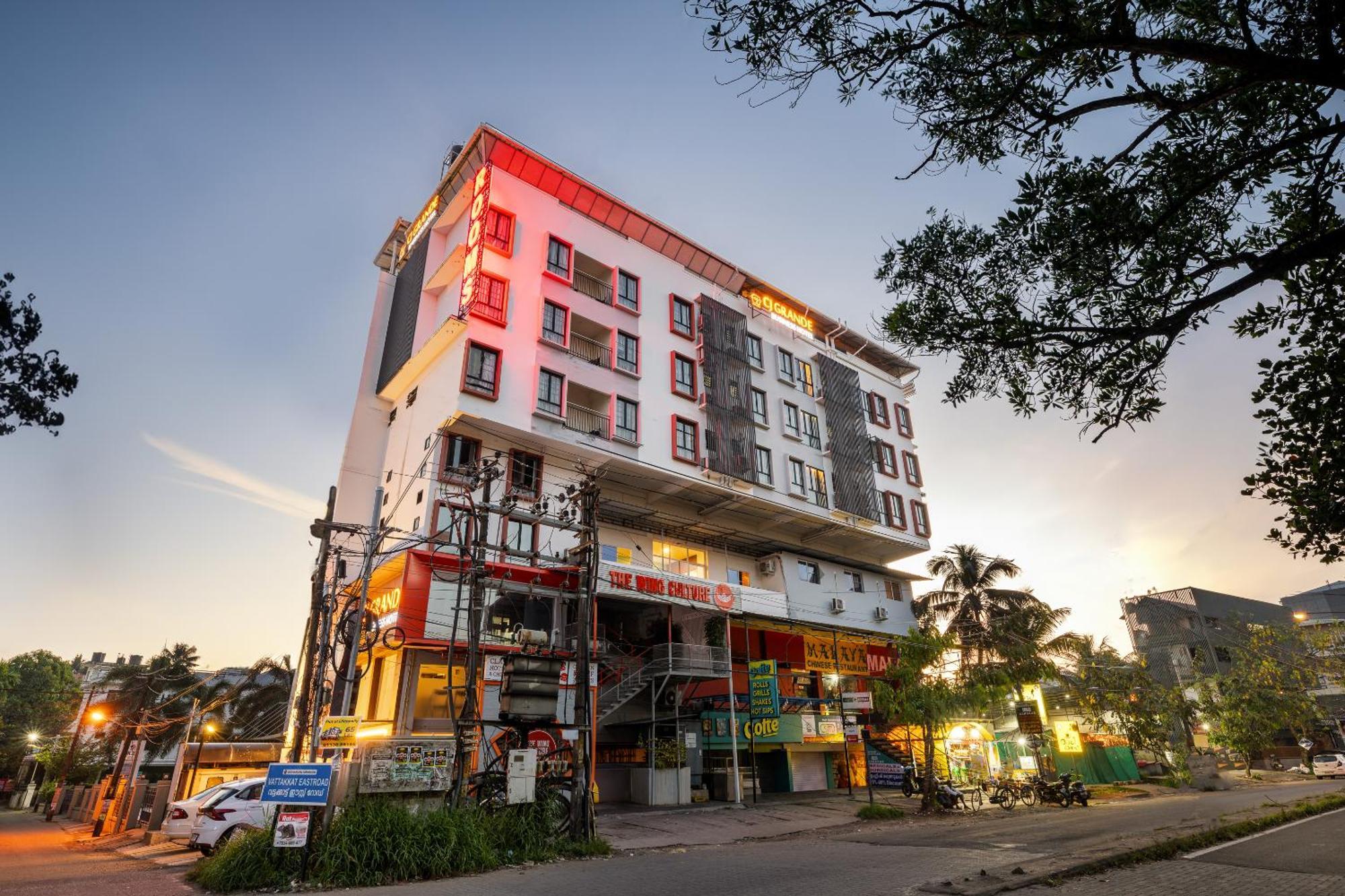 Cj Grande By Jesway Hotels & Resorts Kochi 외부 사진