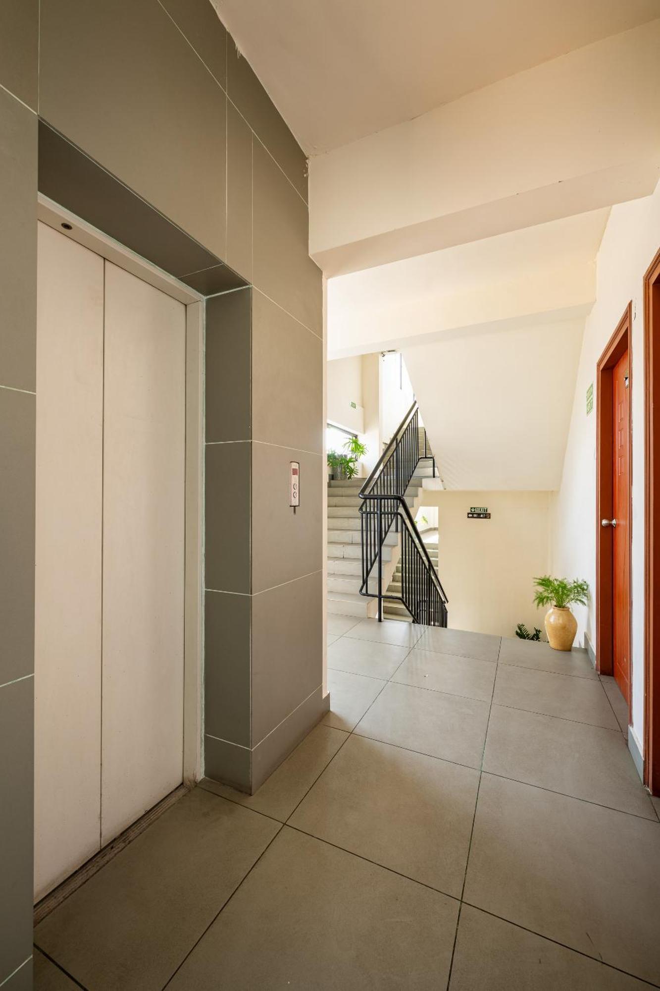 Cj Grande By Jesway Hotels & Resorts Kochi 외부 사진