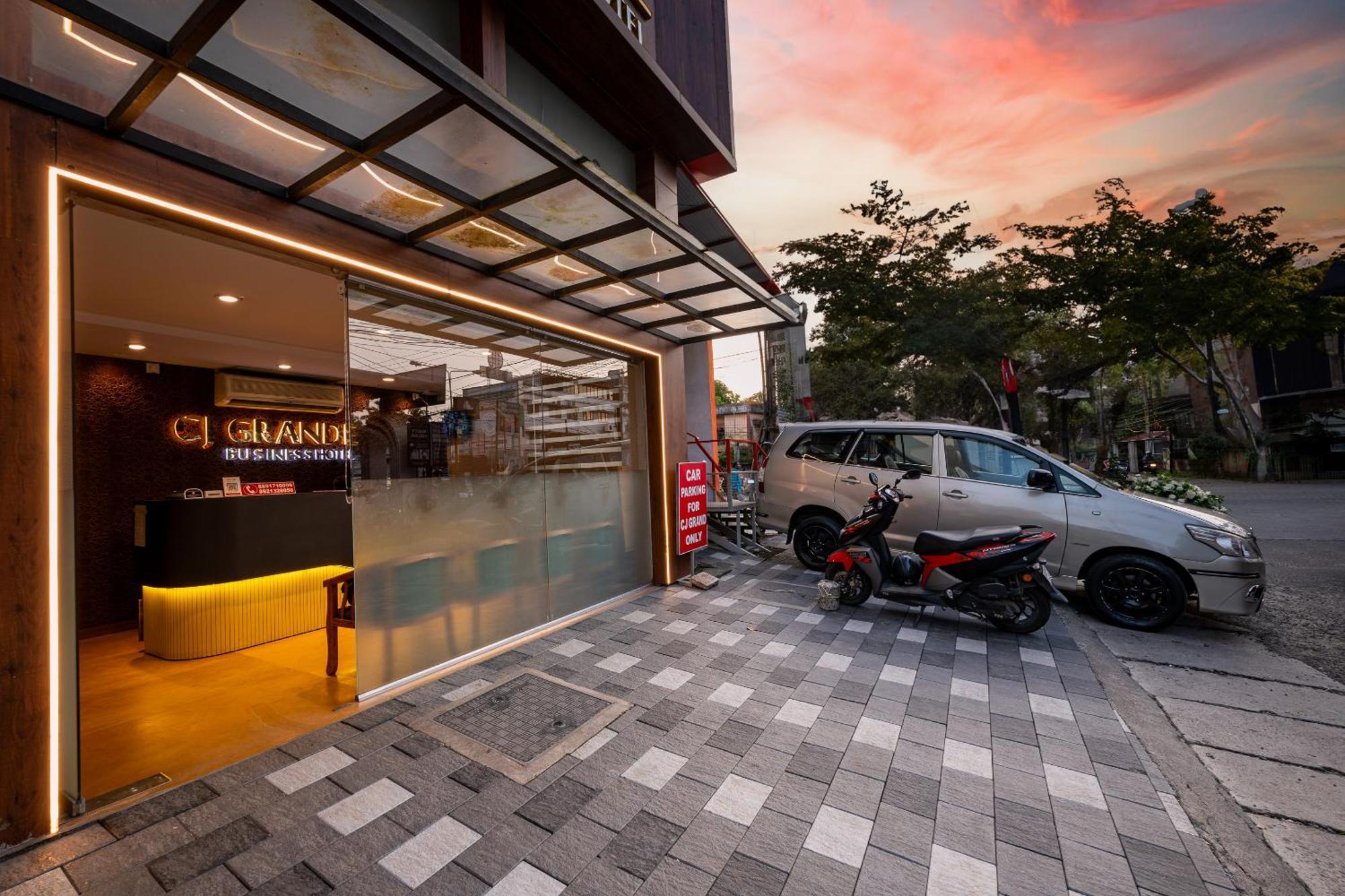 Cj Grande By Jesway Hotels & Resorts Kochi 외부 사진